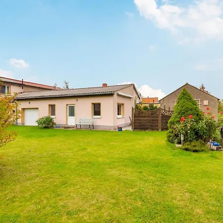 Holiday home Idyllic In With Garden Pepelow